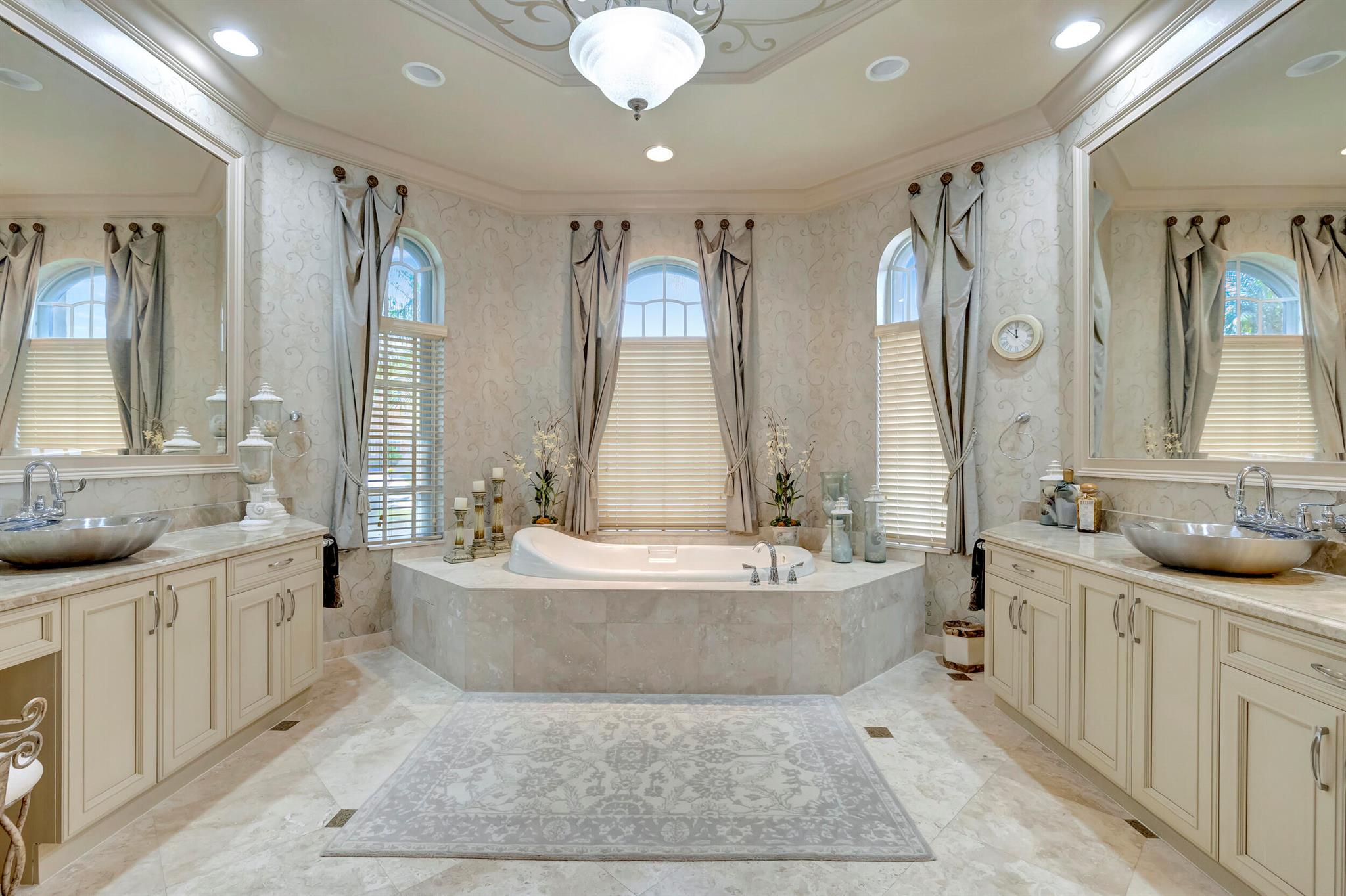 VERSAILLES - Residential