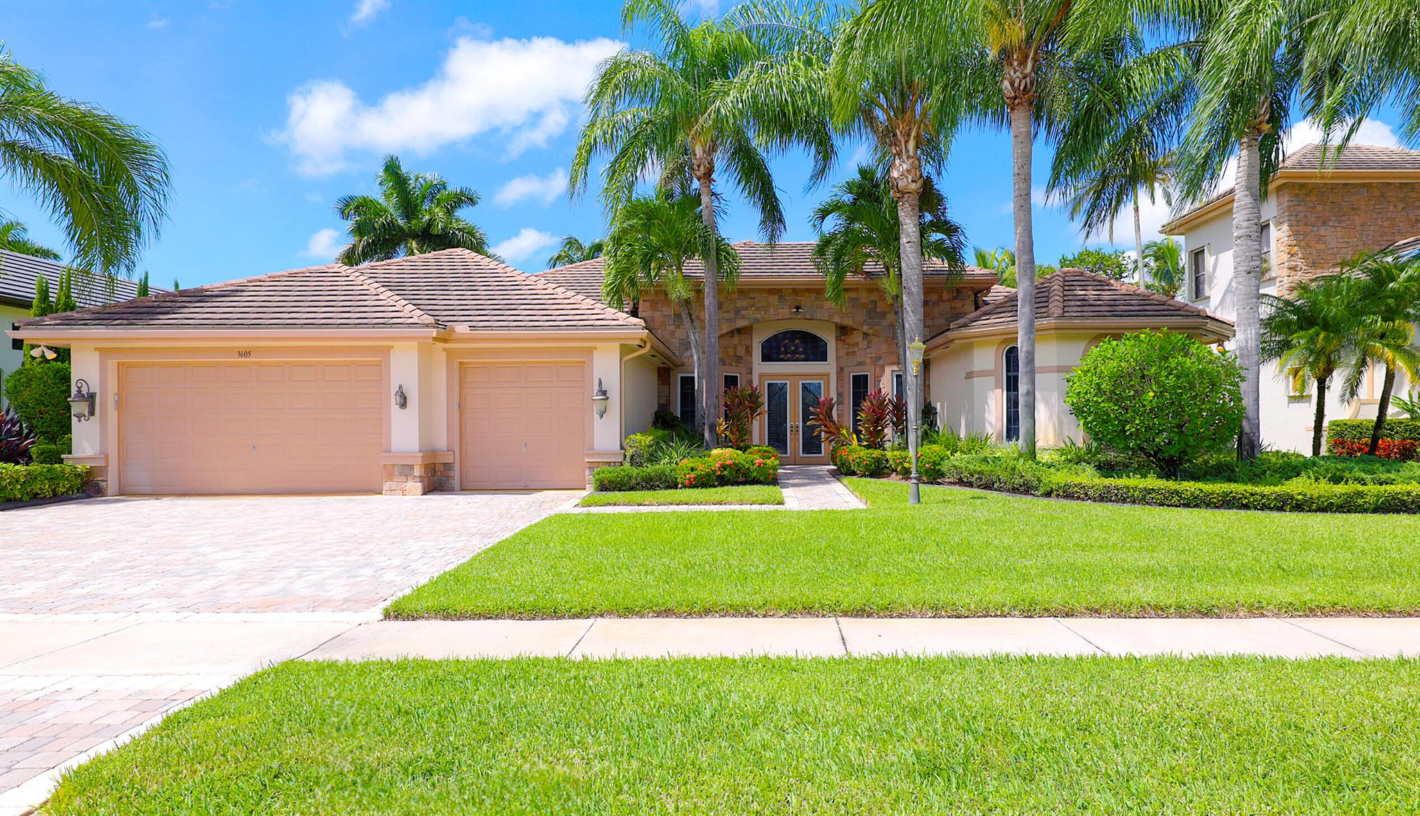 VERSAILLES - Residential