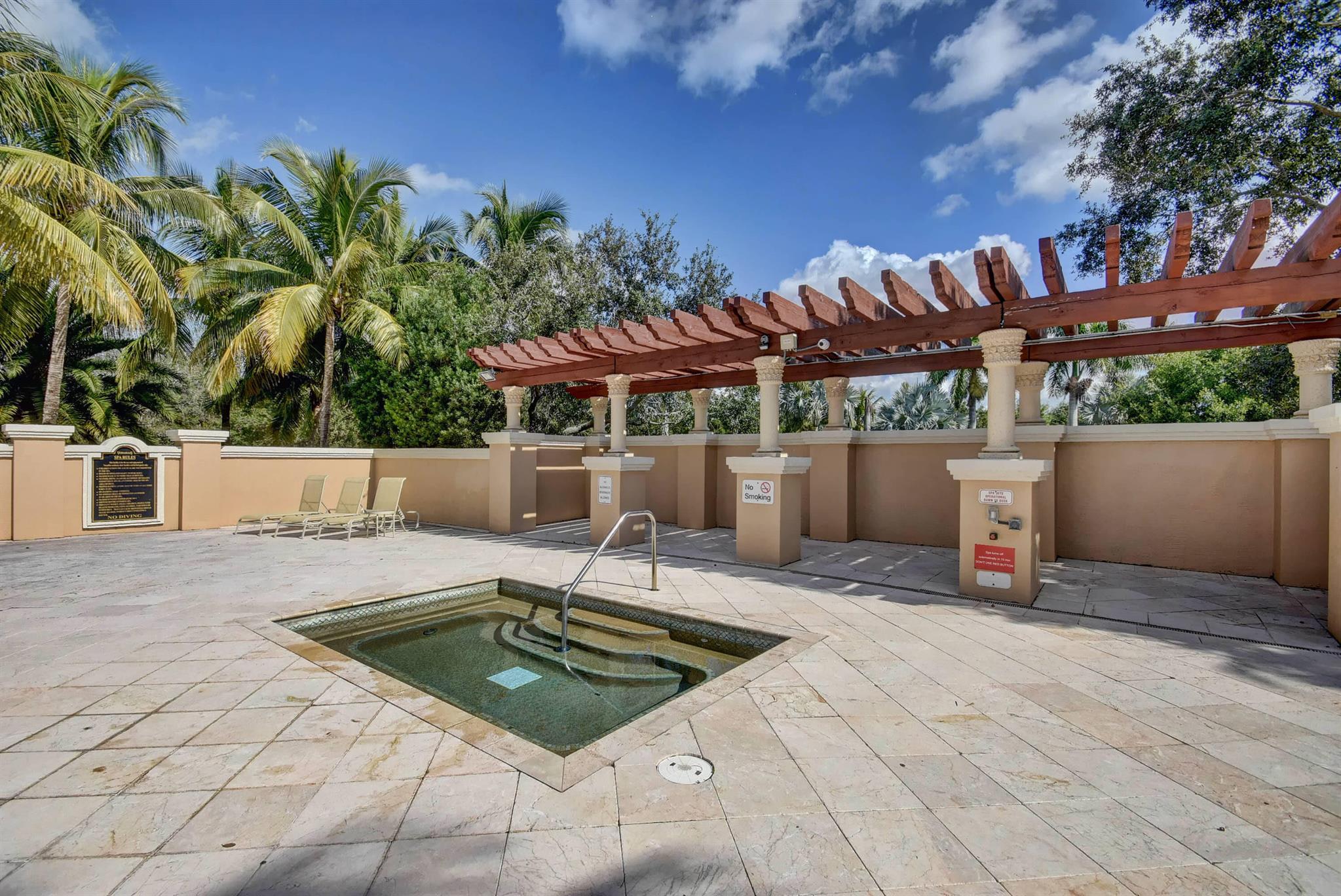 VERSAILLES - Residential