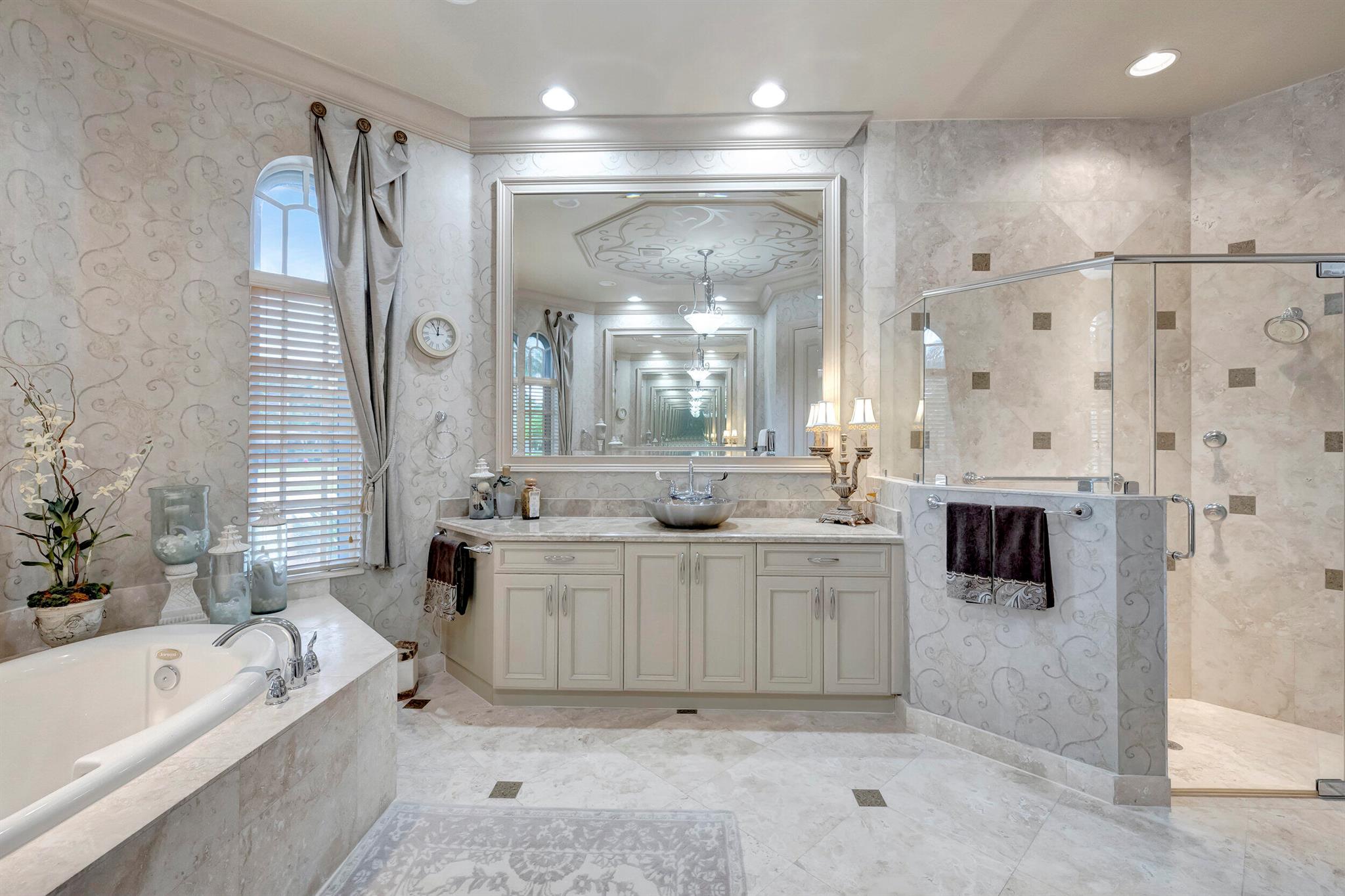 VERSAILLES - Residential