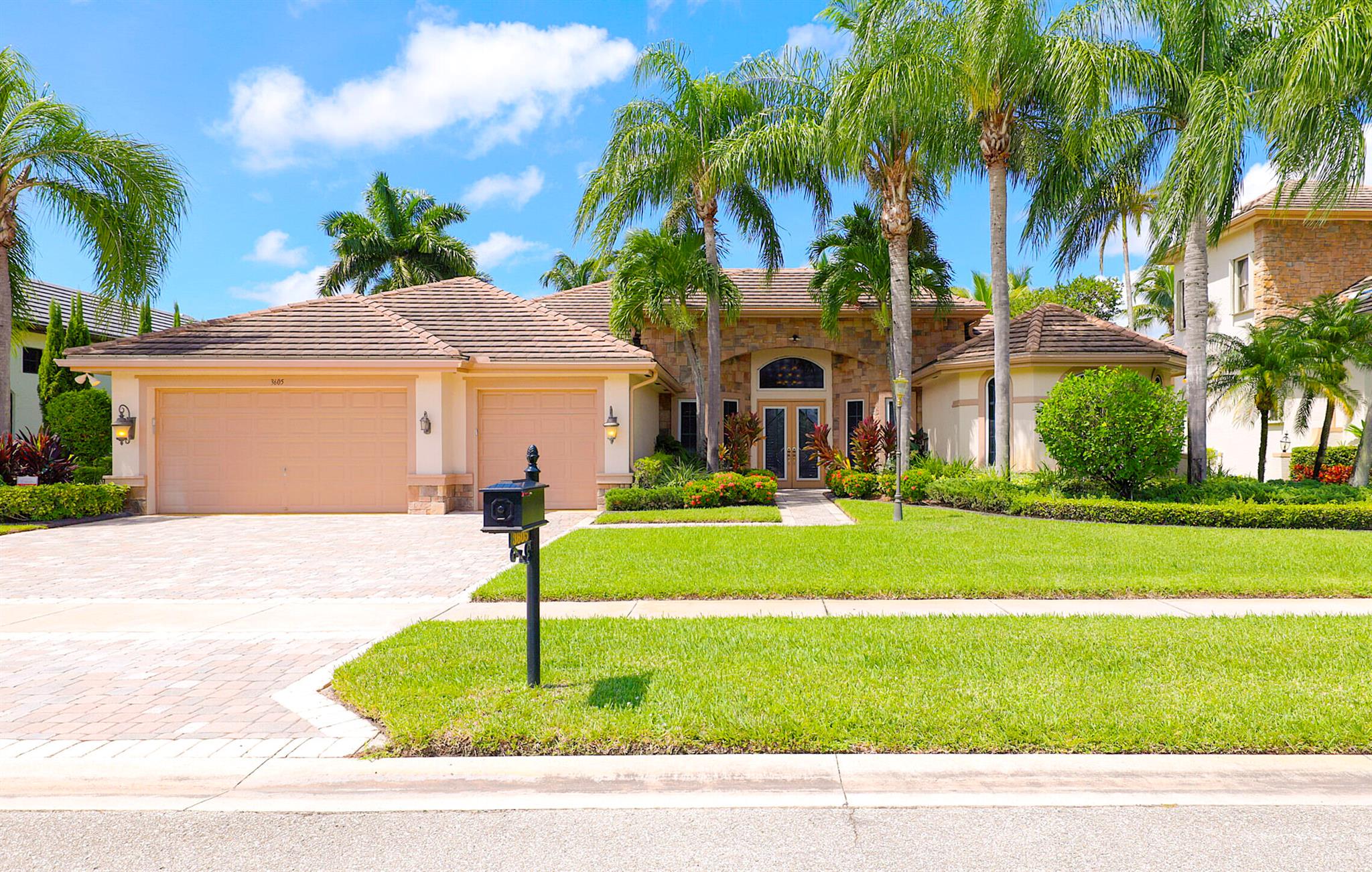 VERSAILLES - Residential