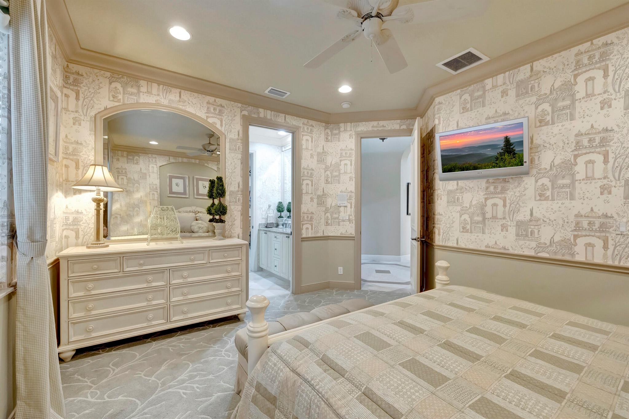 VERSAILLES - Residential