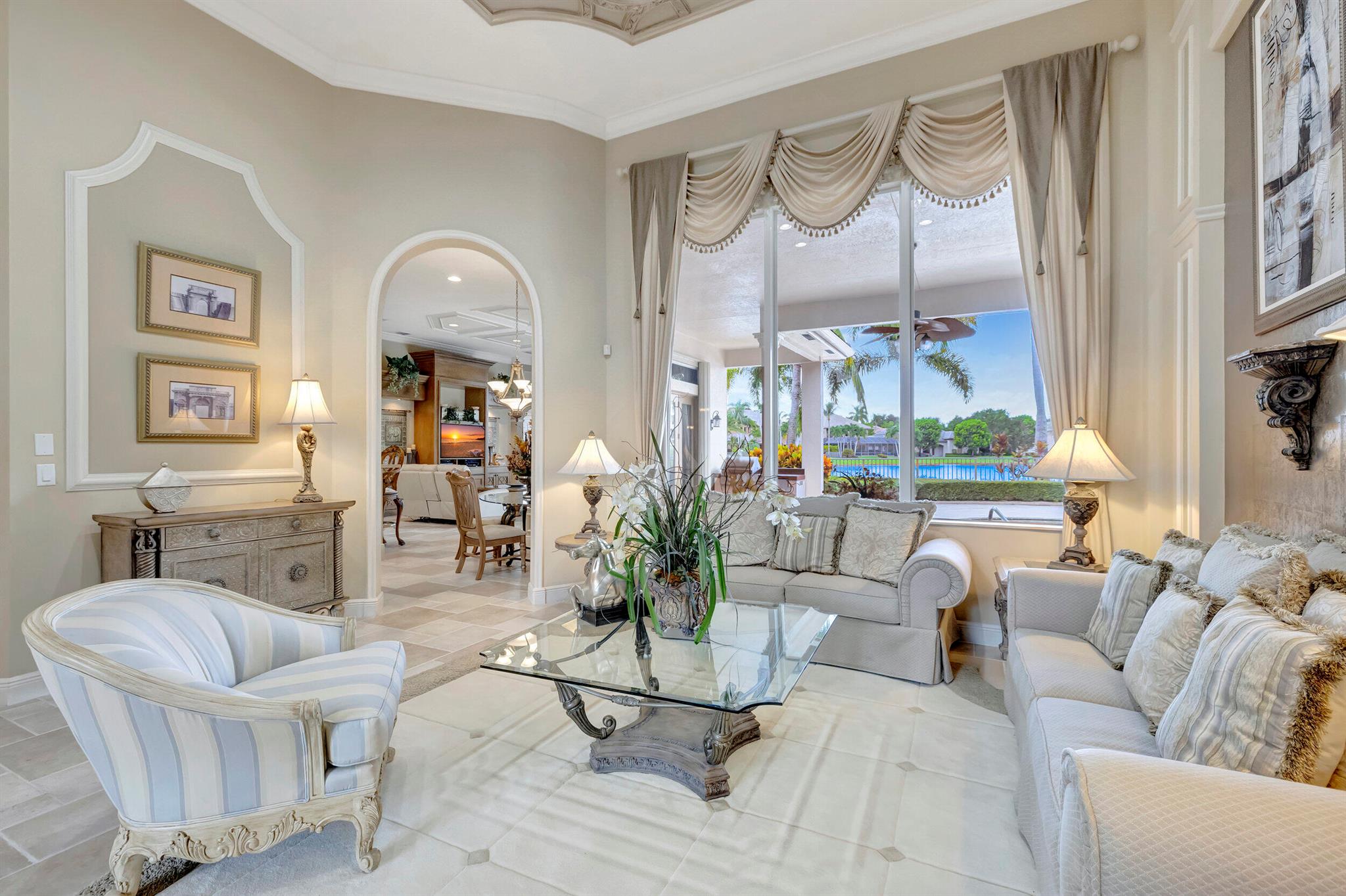 VERSAILLES - Residential