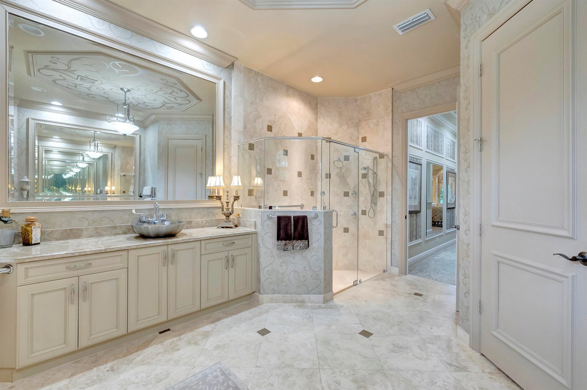 VERSAILLES - Residential