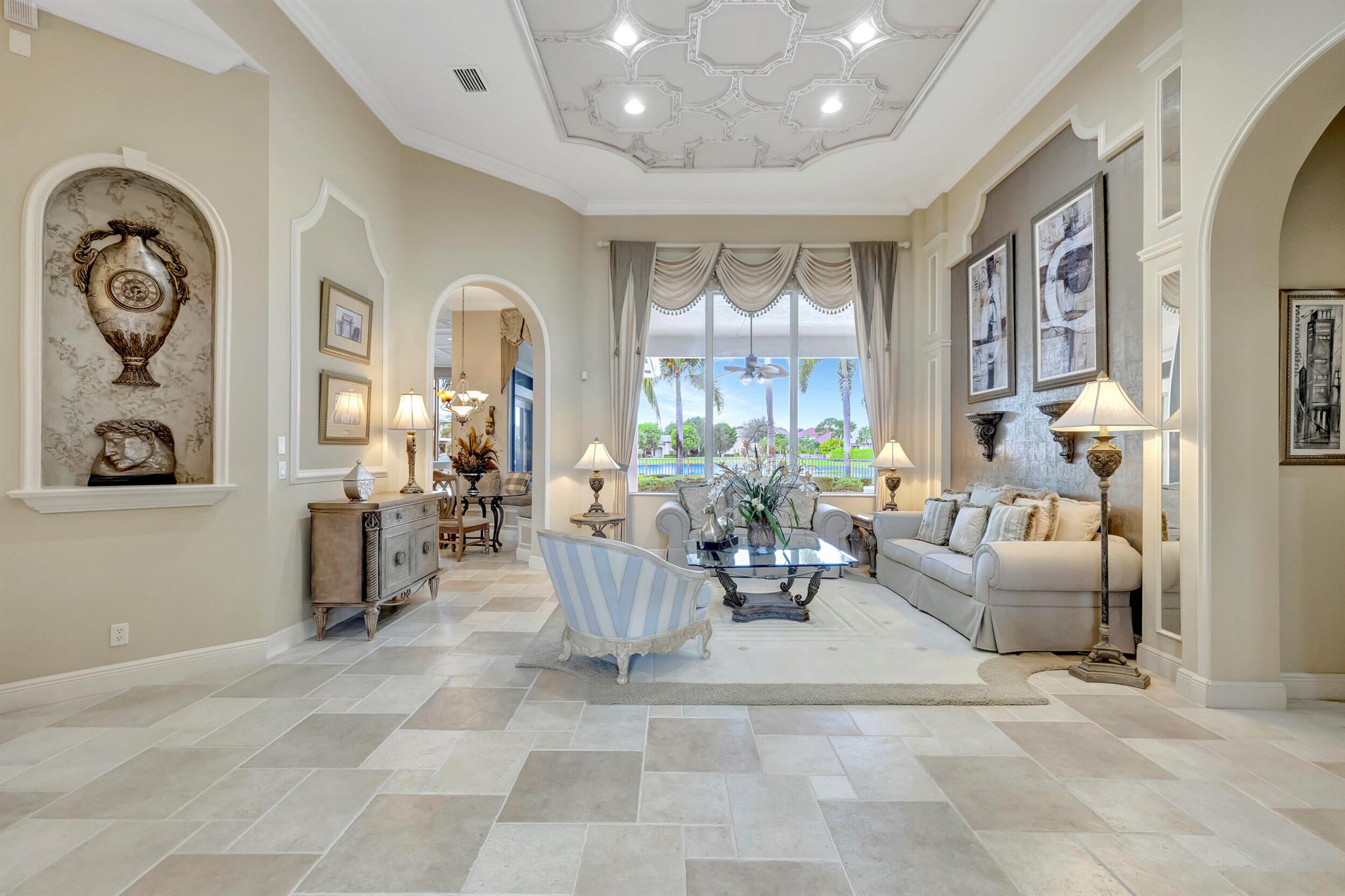 VERSAILLES - Residential