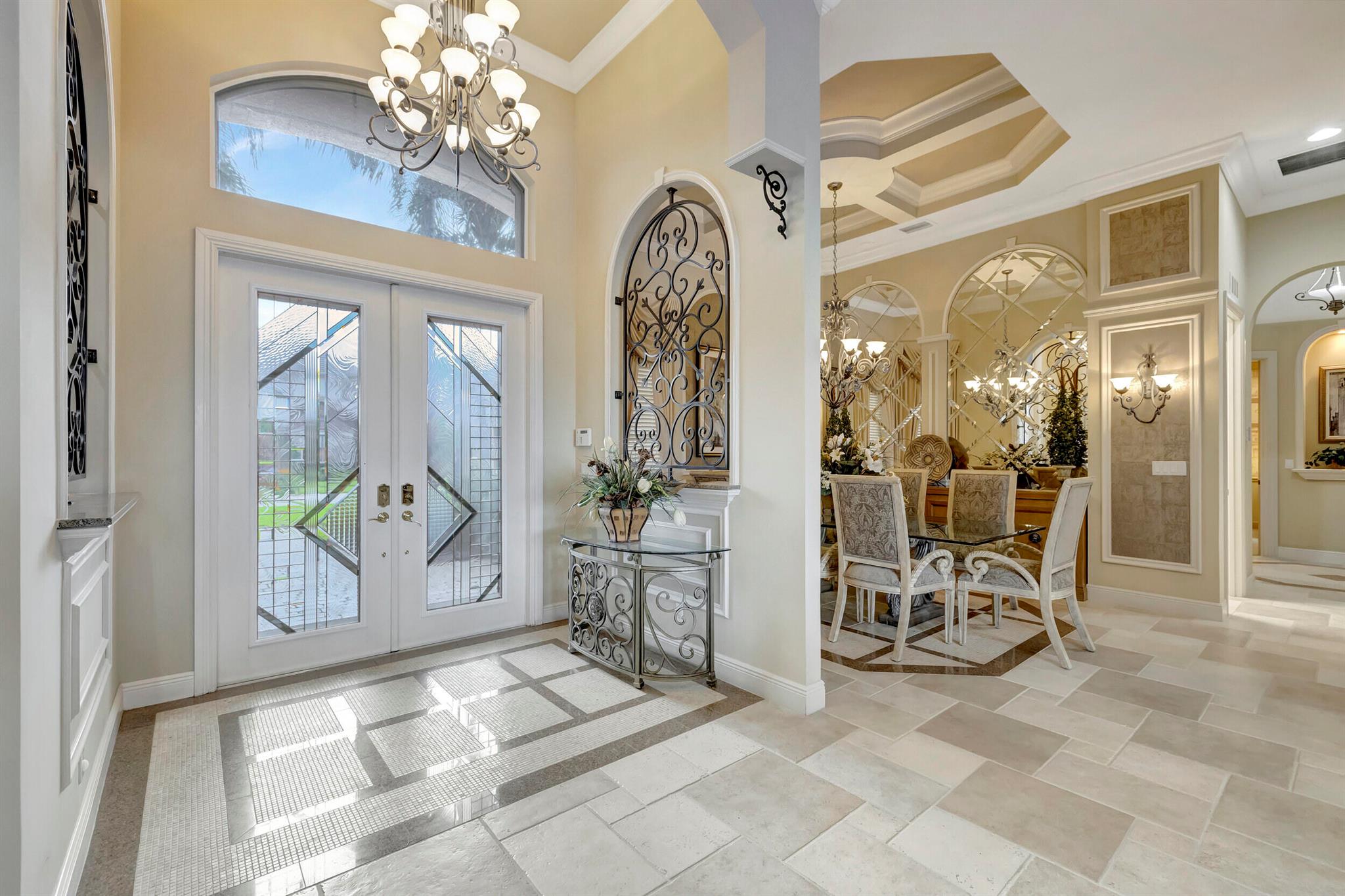 VERSAILLES - Residential