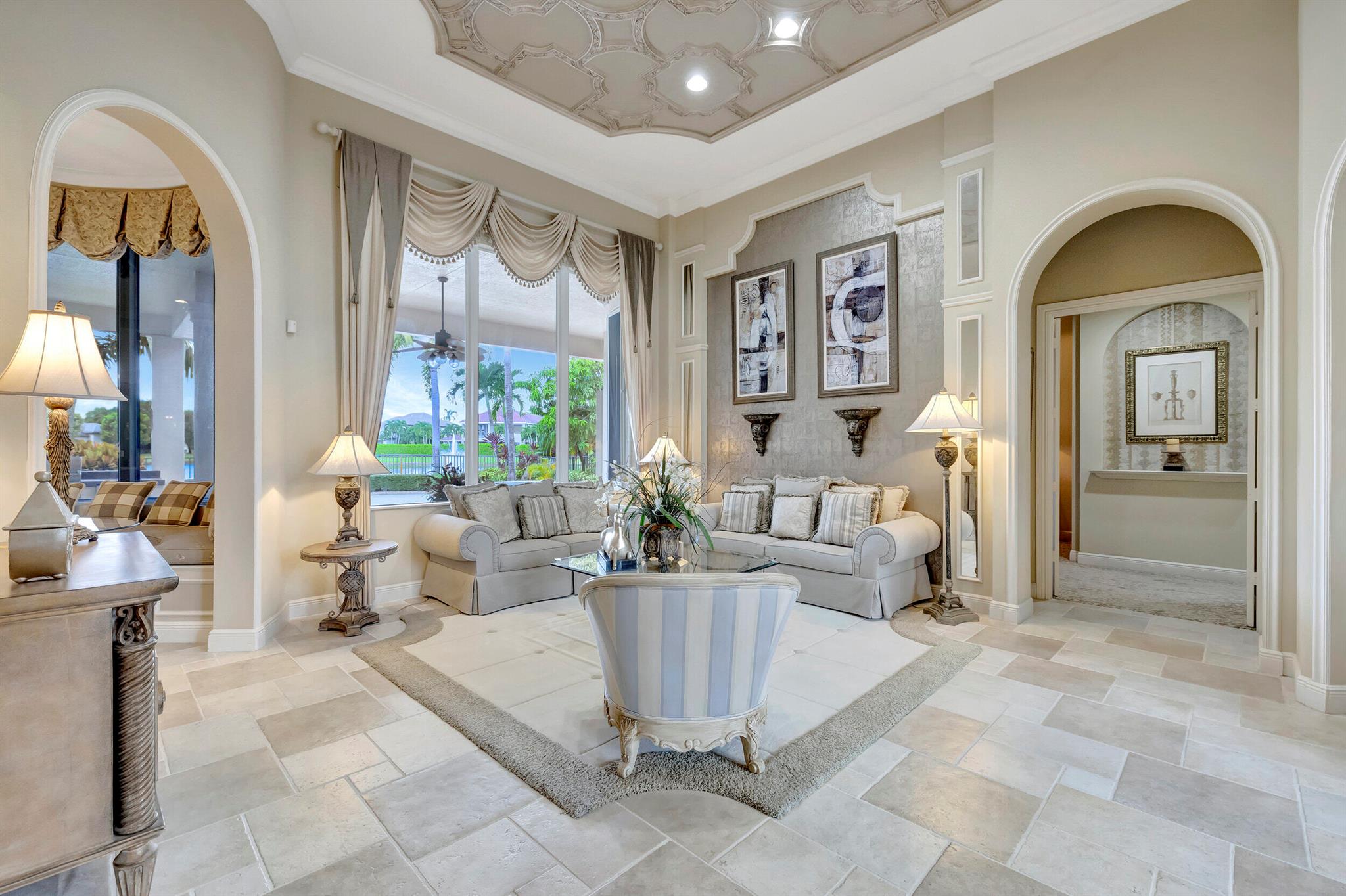 VERSAILLES - Residential