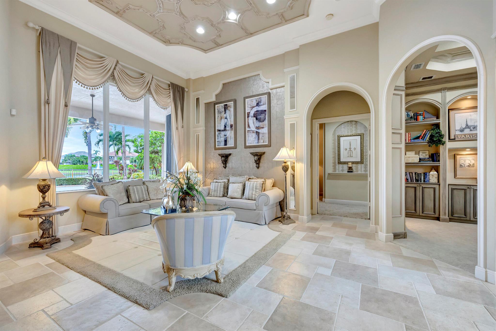 VERSAILLES - Residential