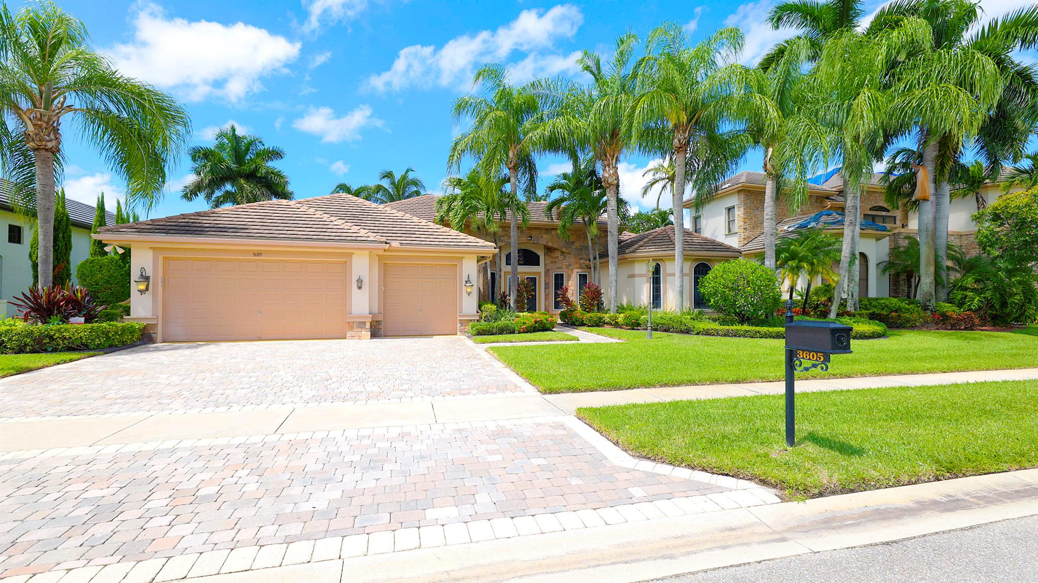 VERSAILLES - Residential