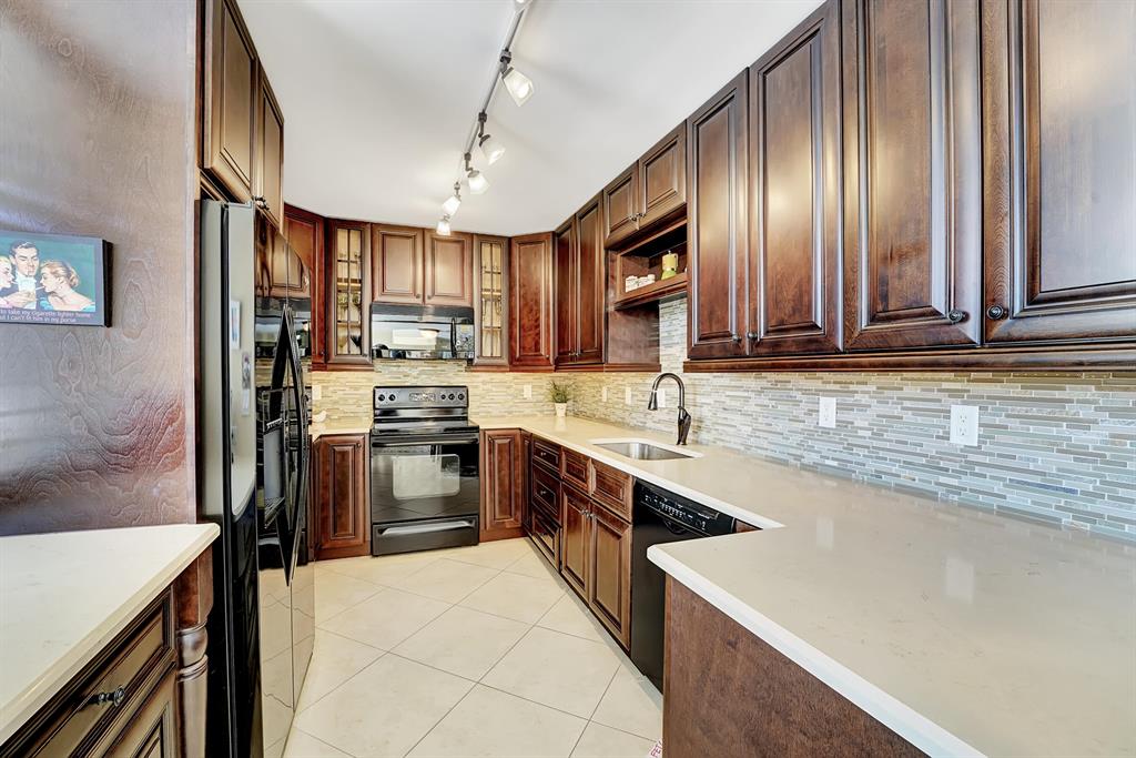 LAKESHORE COLONY I CONDO - Residential