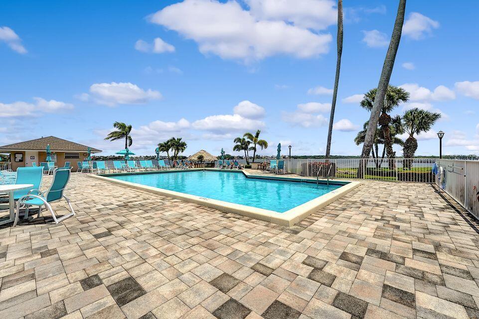 LAKESHORE COLONY I CONDO - Residential