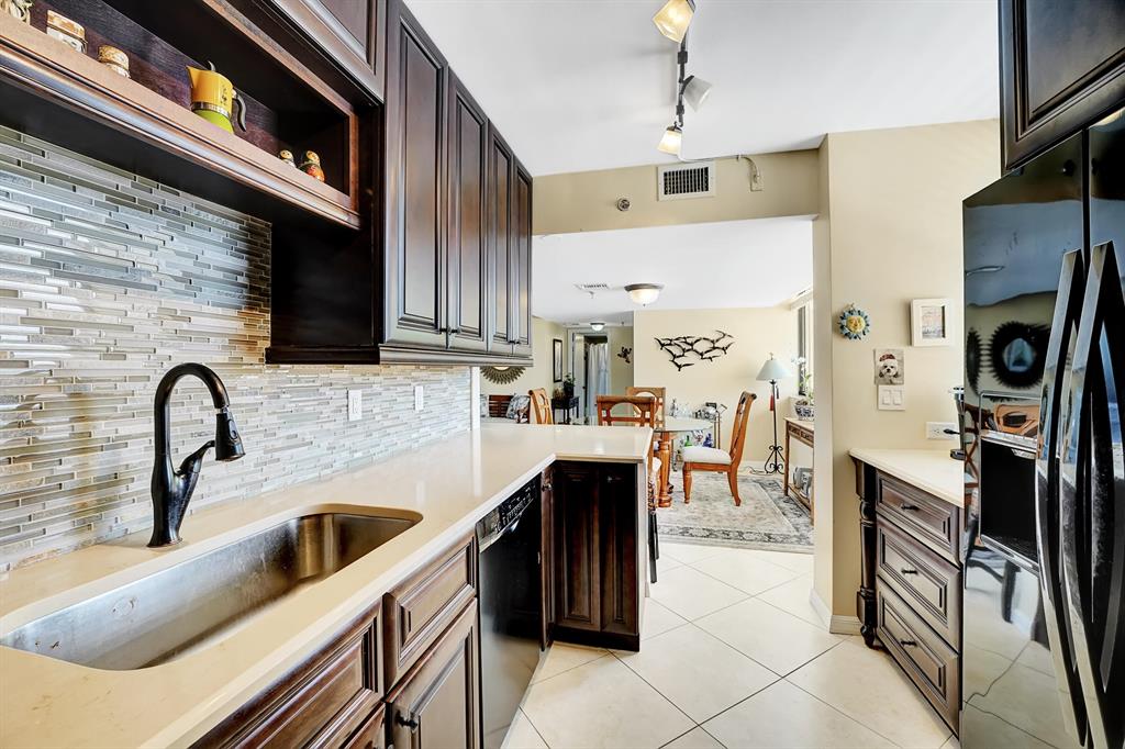 LAKESHORE COLONY I CONDO - Residential