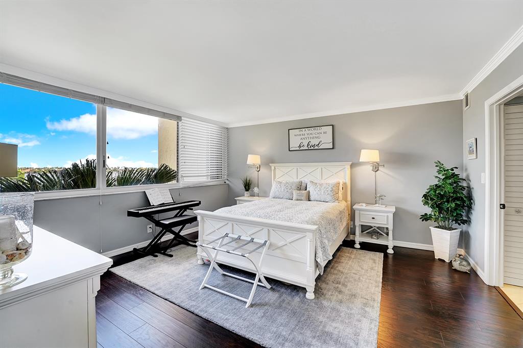 LAKESHORE COLONY I CONDO - Residential