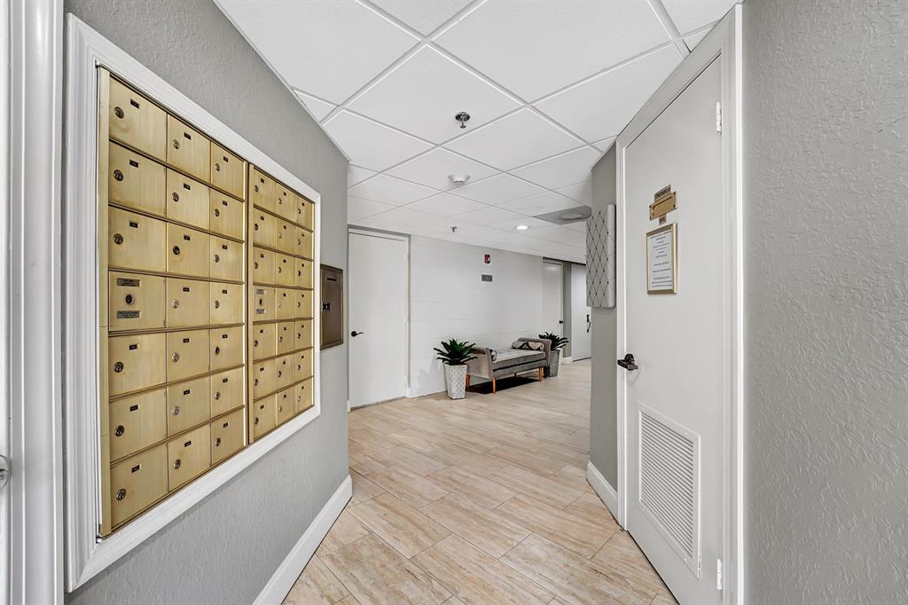 LAKESHORE COLONY I CONDO - Residential