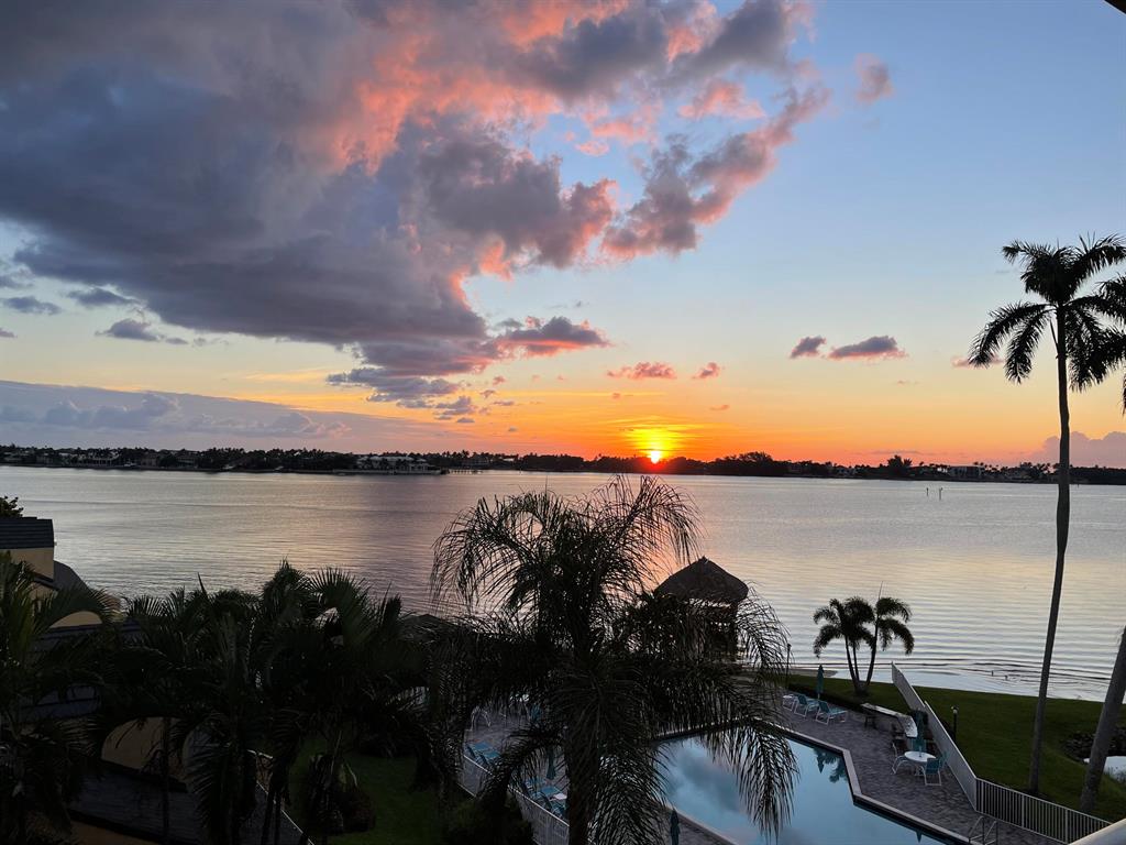 LAKESHORE COLONY I CONDO - Residential