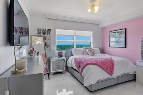 Tiny photo for 600 W Las Olas Boulevard #1808s, Fort Lauderdale, FL 33312 (MLS # B26049540)