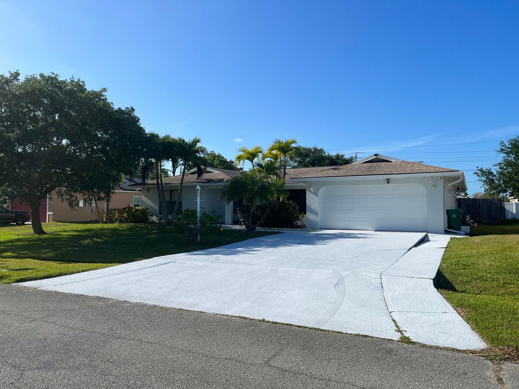 Photo of 2449 SE Dogwood Avenue, Port Saint Lucie, FL 34952 (MLS # R10791997)
