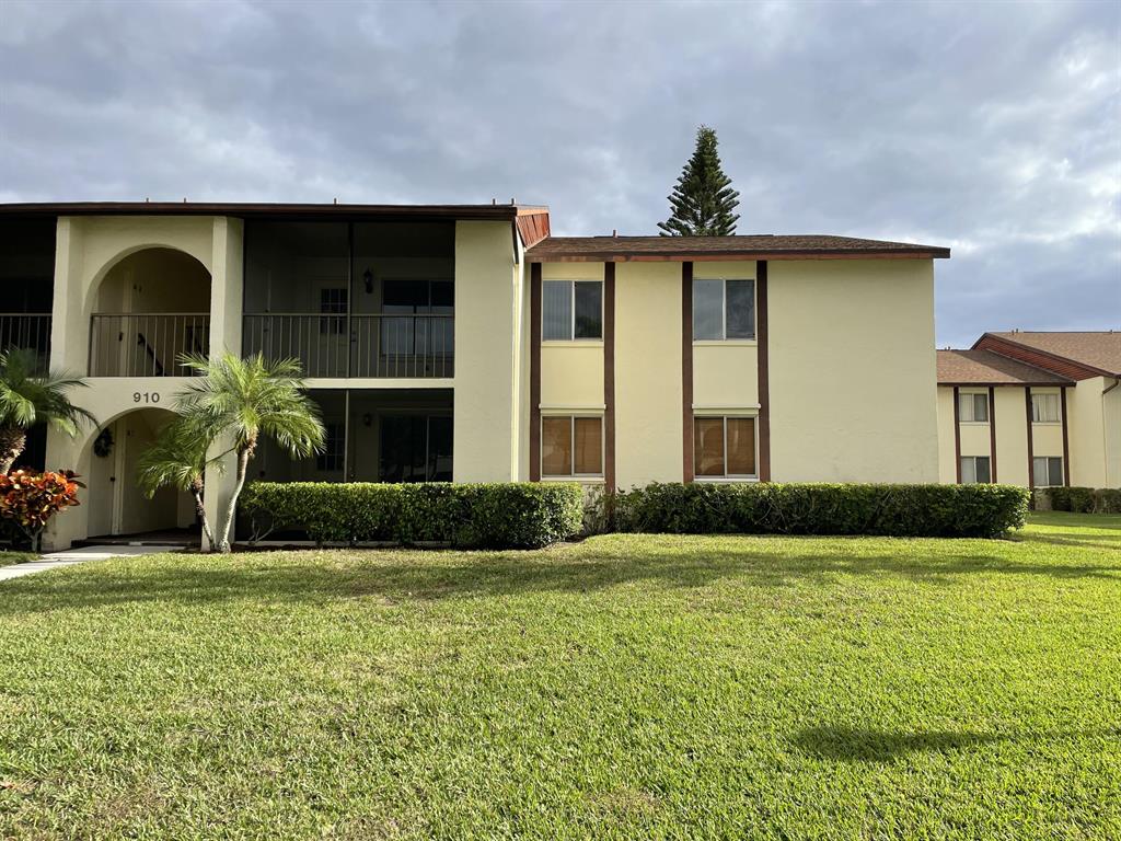 This gated community offers all the amenities: large community pool, tennis courts, bocce ball, picnic areas with built-in grills, gorgeous lake with fountain, kids play area, clubhouse, basketball, lush landscaping and a walking trail.
