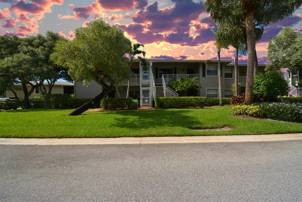 Terrific bright corner unit with lift. Beautiful water view Bargain priced for fast sale. Membership a MUST! All membership fee included in price. Included $40,000 non refundable joining fee and $20,000 community contribution 70% refundable. NO COST EXTRA FOR MEMBERSHIP!!!