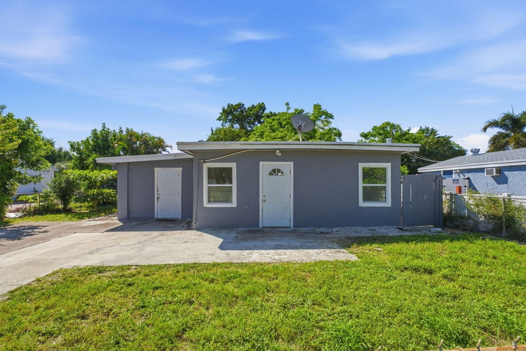 Photo of 1064 HIGHVIEW Road, Lake Worth, FL 33462 (MLS # B26091837)