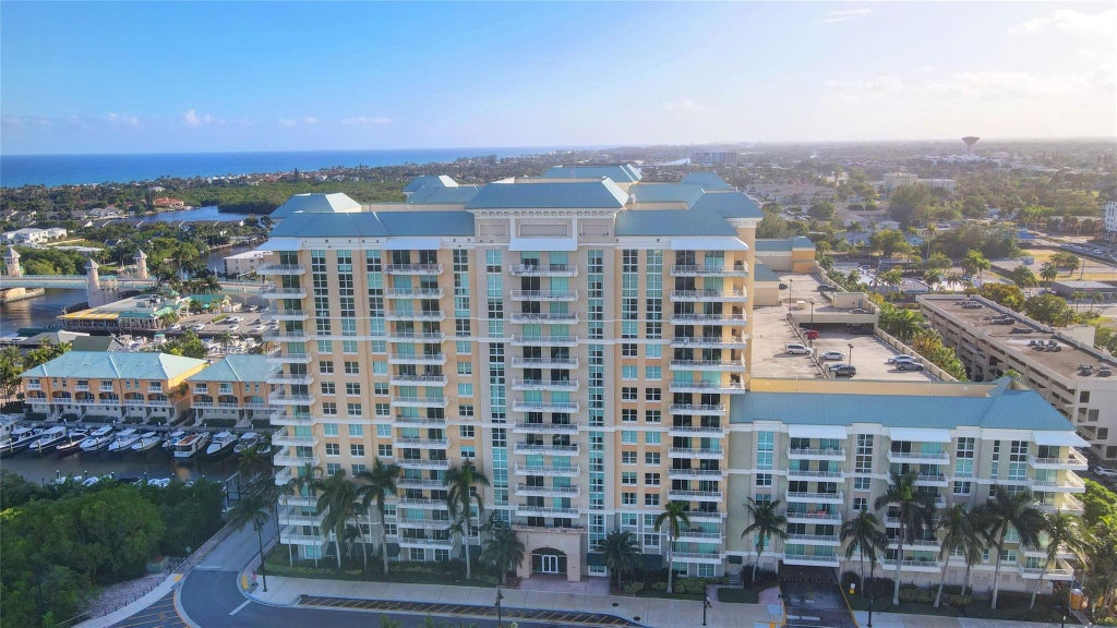 Photo of 700 E Boynton Beach Boulevard #401, Boynton Beach, FL 33435 (MLS # F10476274)