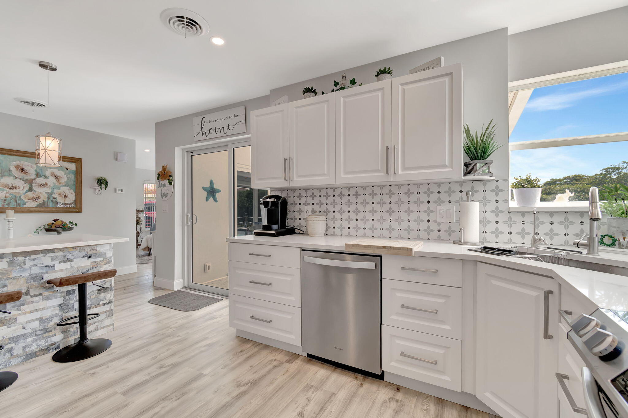 VENETIAN ISLE - Residential