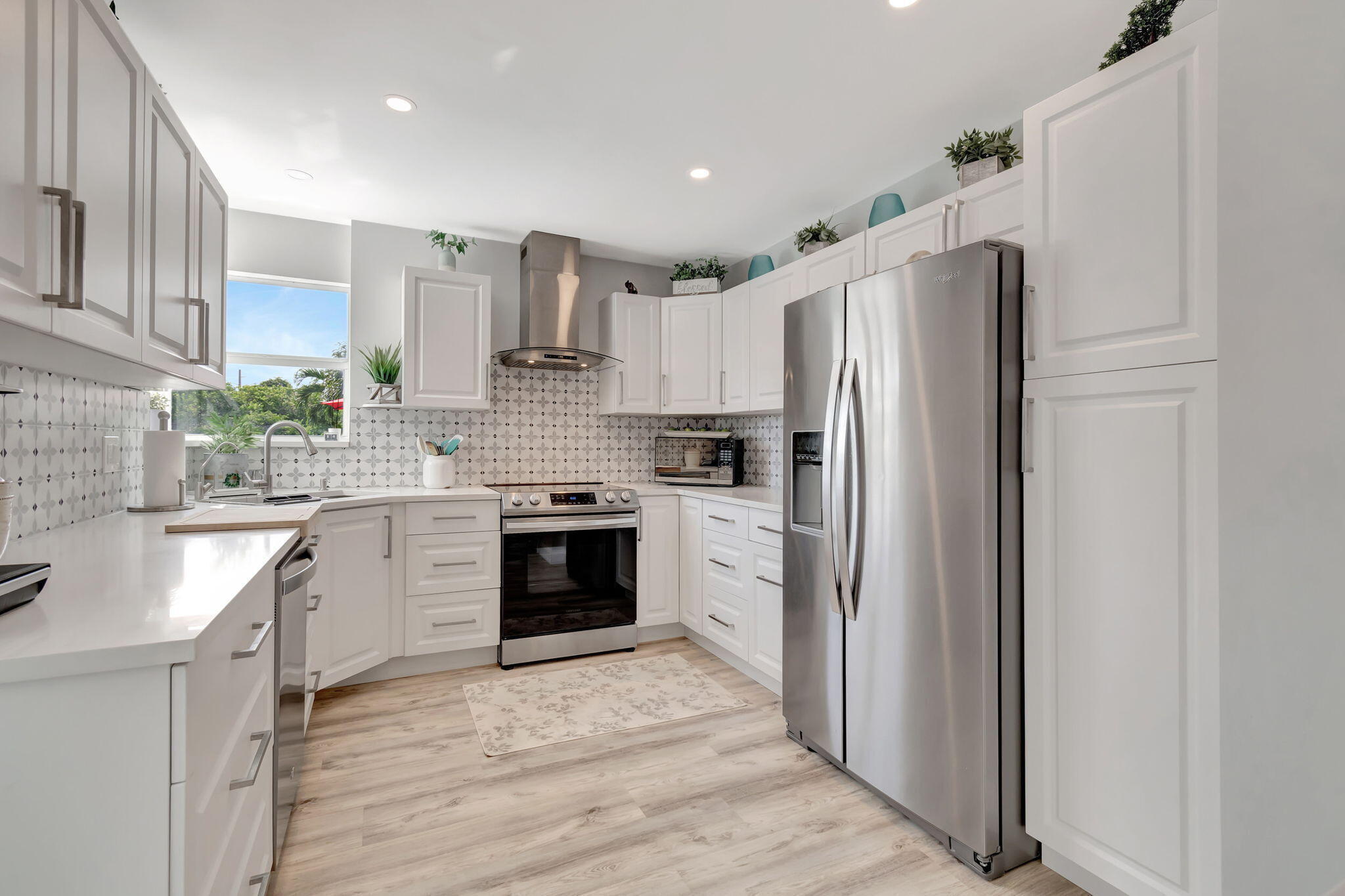 VENETIAN ISLE - Residential