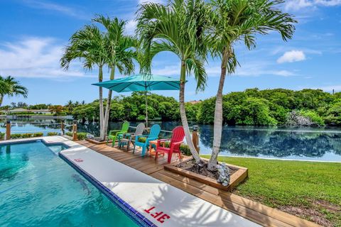 Photo of 302 Venice Drive, Boynton Beach, FL 33426 (MLS # B26014965)