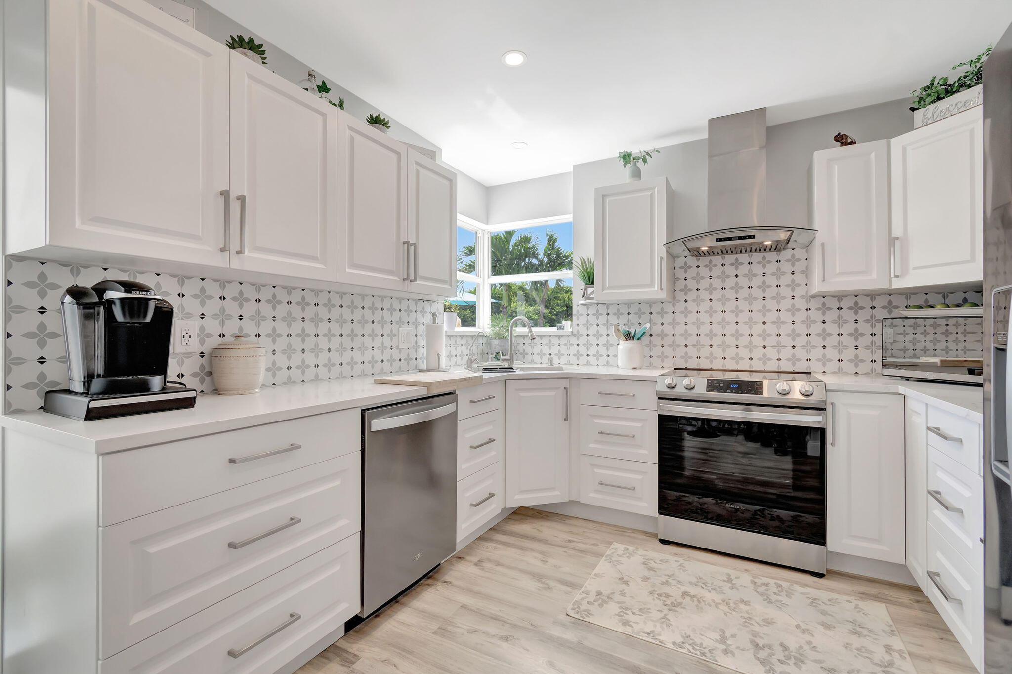 VENETIAN ISLE - Residential