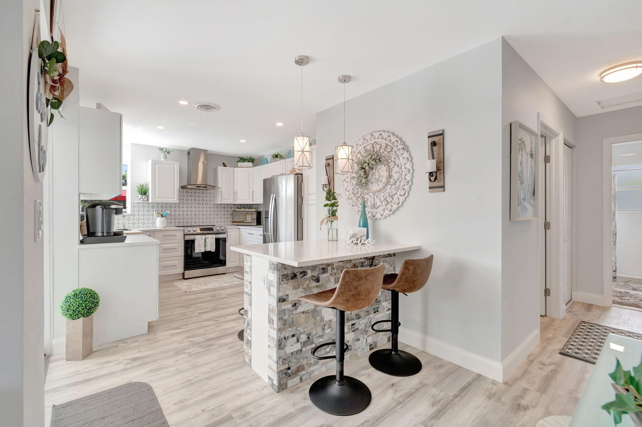 VENETIAN ISLE - Residential