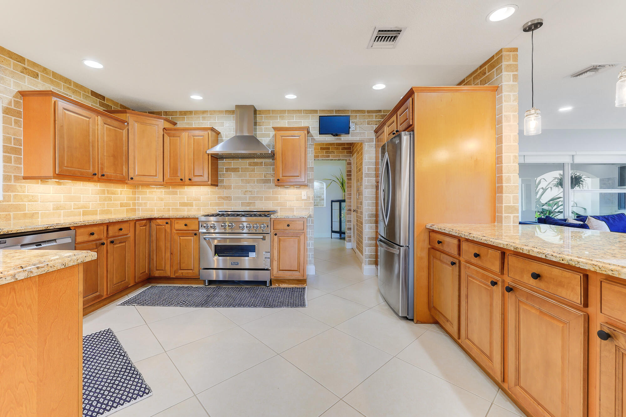 CYPRESS POINT - Residential