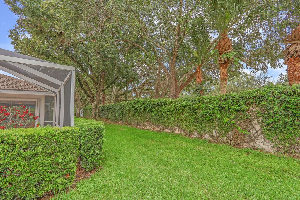 Photo of 9404 Chapman Oak Court, Palm Beach Gardens, FL 33410 (MLS # R11003928)