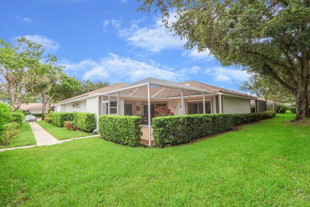 Photo of 9404 Chapman Oak Court, Palm Beach Gardens, FL 33410 (MLS # R11003928)