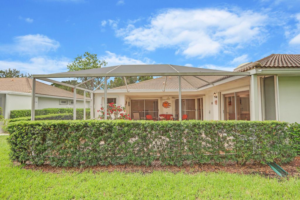 Photo of 9404 Chapman Oak Court, Palm Beach Gardens, FL 33410 (MLS # R11003928)