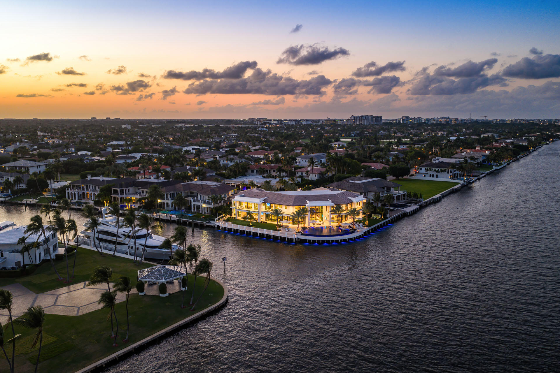 ROYAL PALM YACHT & COUNTRY CLUB - Residential