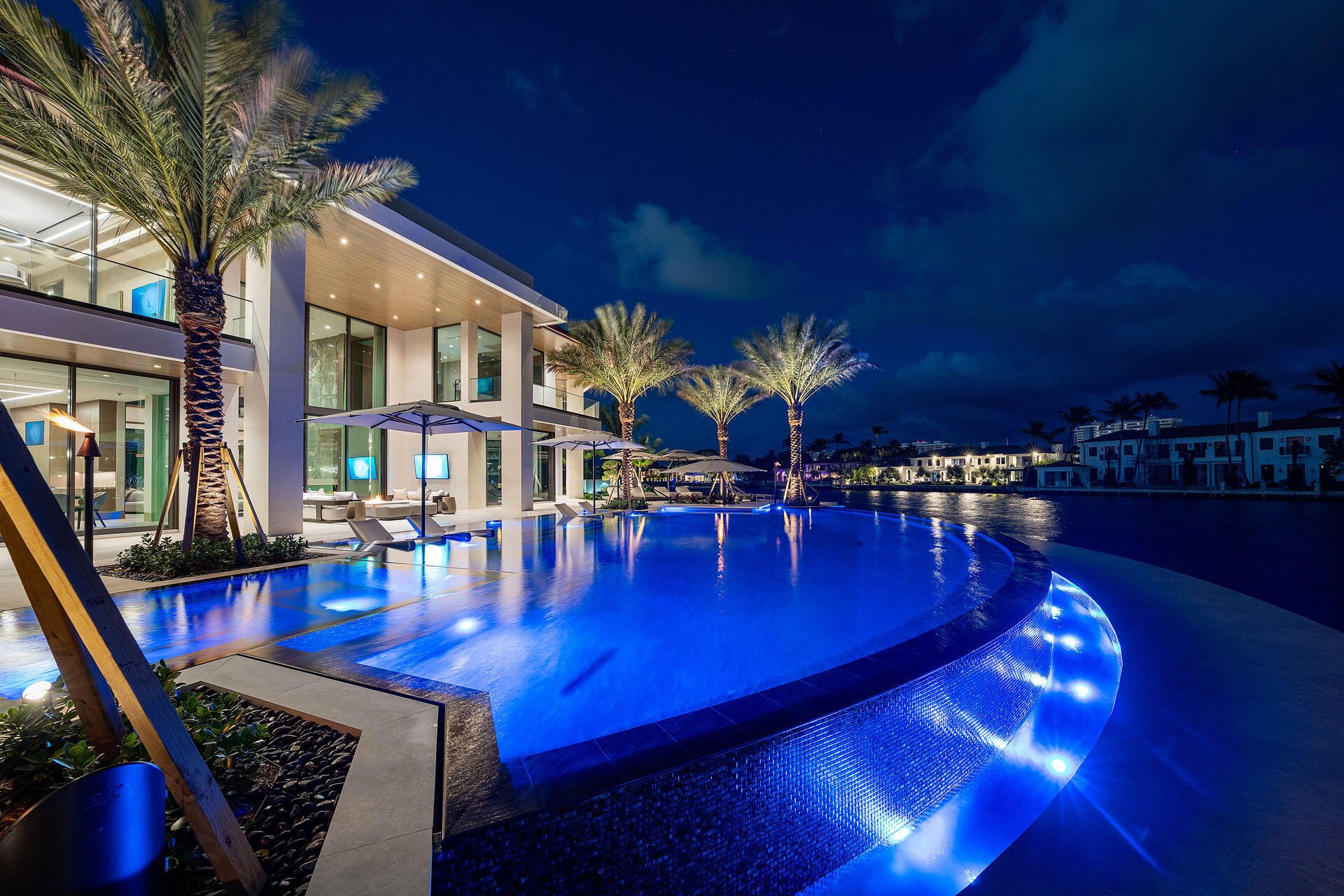 ROYAL PALM YACHT & COUNTRY CLUB - Residential