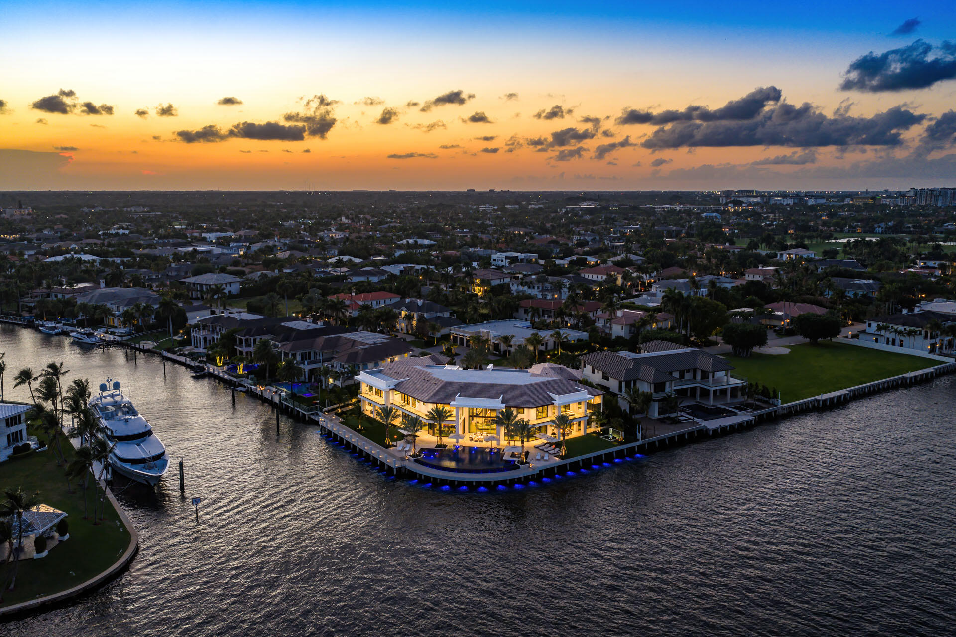 ROYAL PALM YACHT & COUNTRY CLUB - Residential