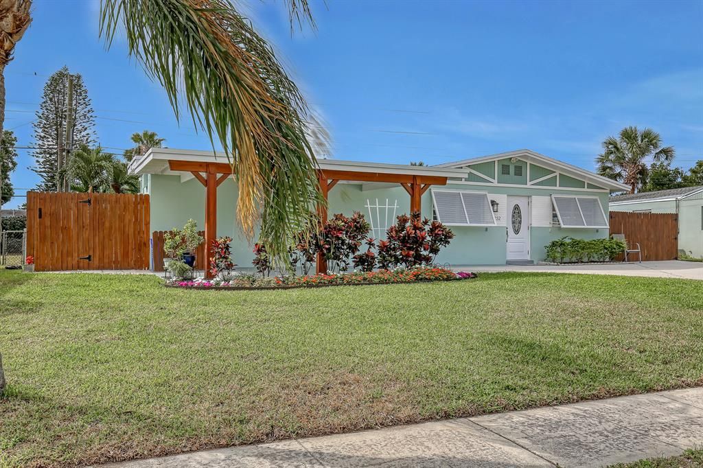 Photo of 4252 Bellewood Street, Palm Beach Gardens, FL 33410 (MLS # R10878290)