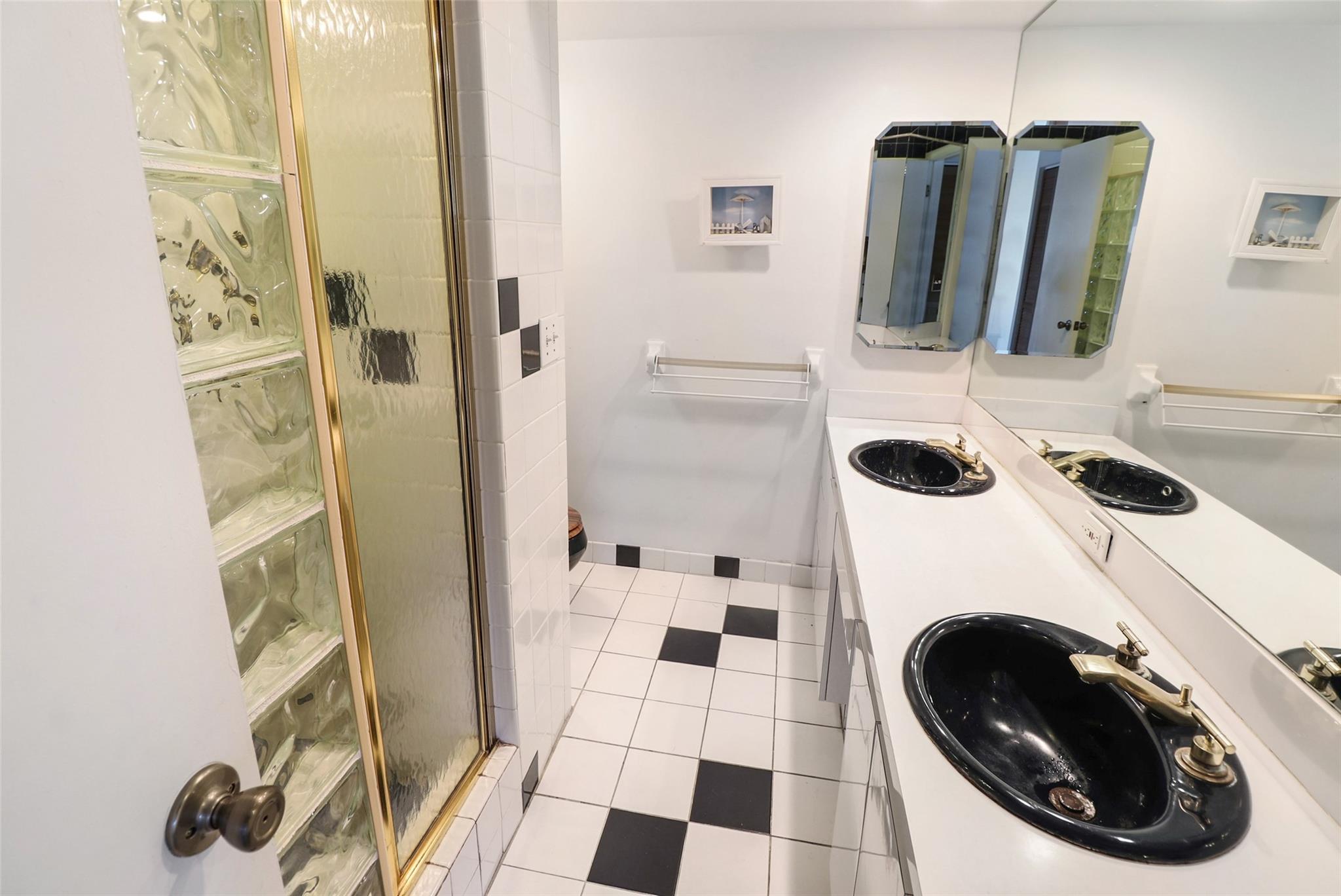 Lauderdale Isles 2 35-33 - Residential