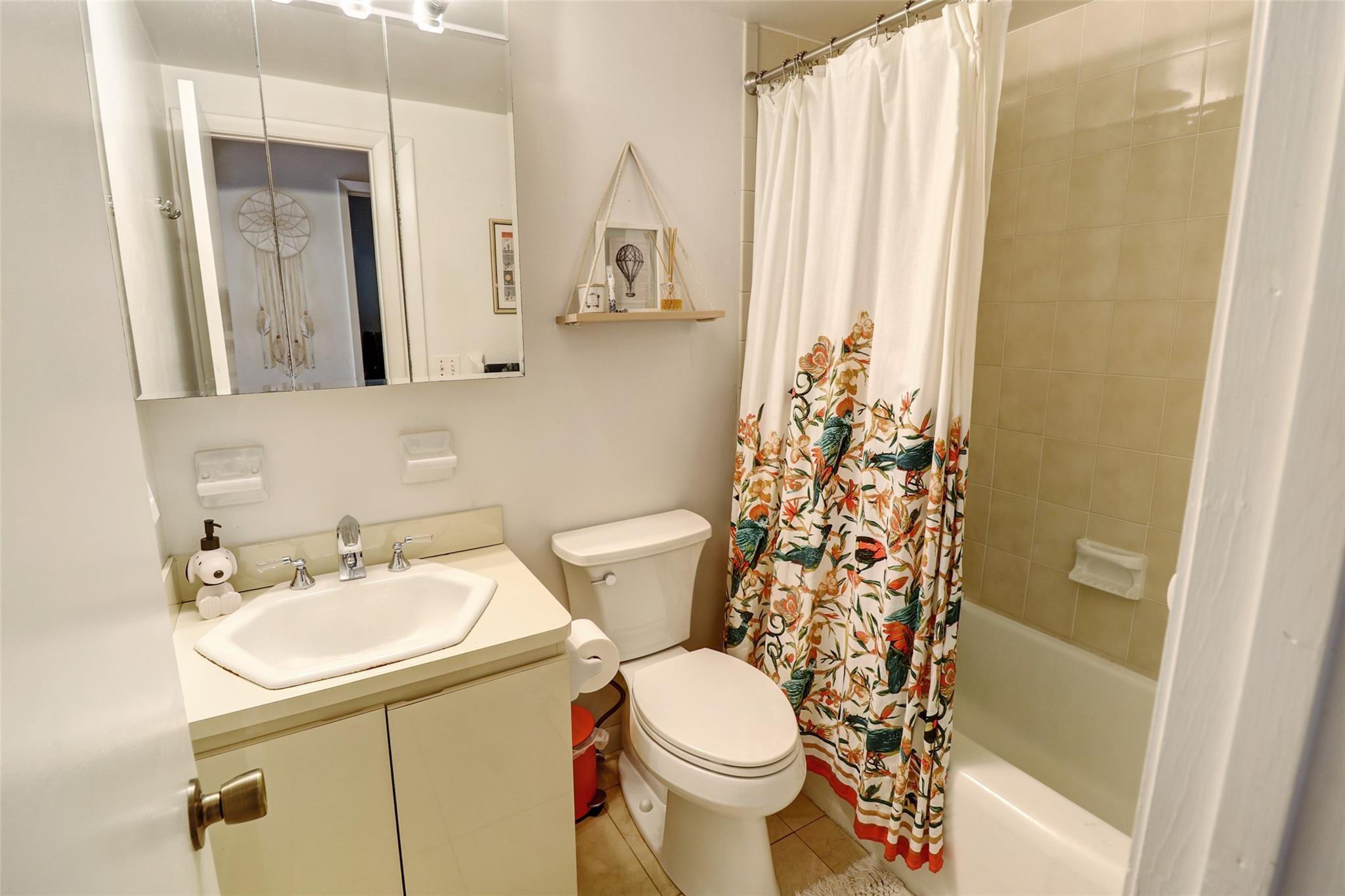 Lauderdale Isles 2 35-33 - Residential