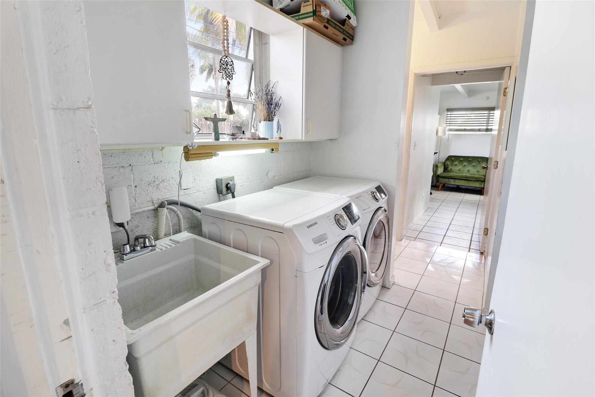 Lauderdale Isles 2 35-33 - Residential