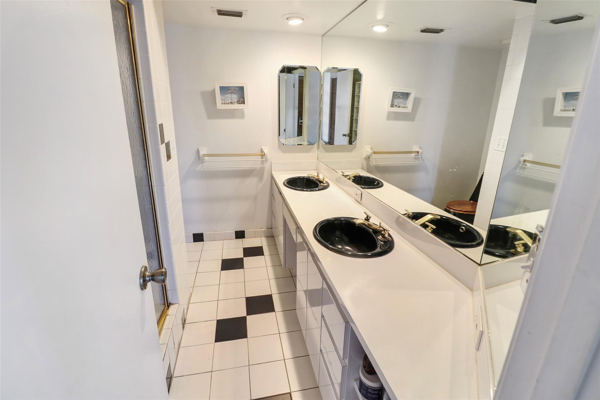 Lauderdale Isles 2 35-33 - Residential