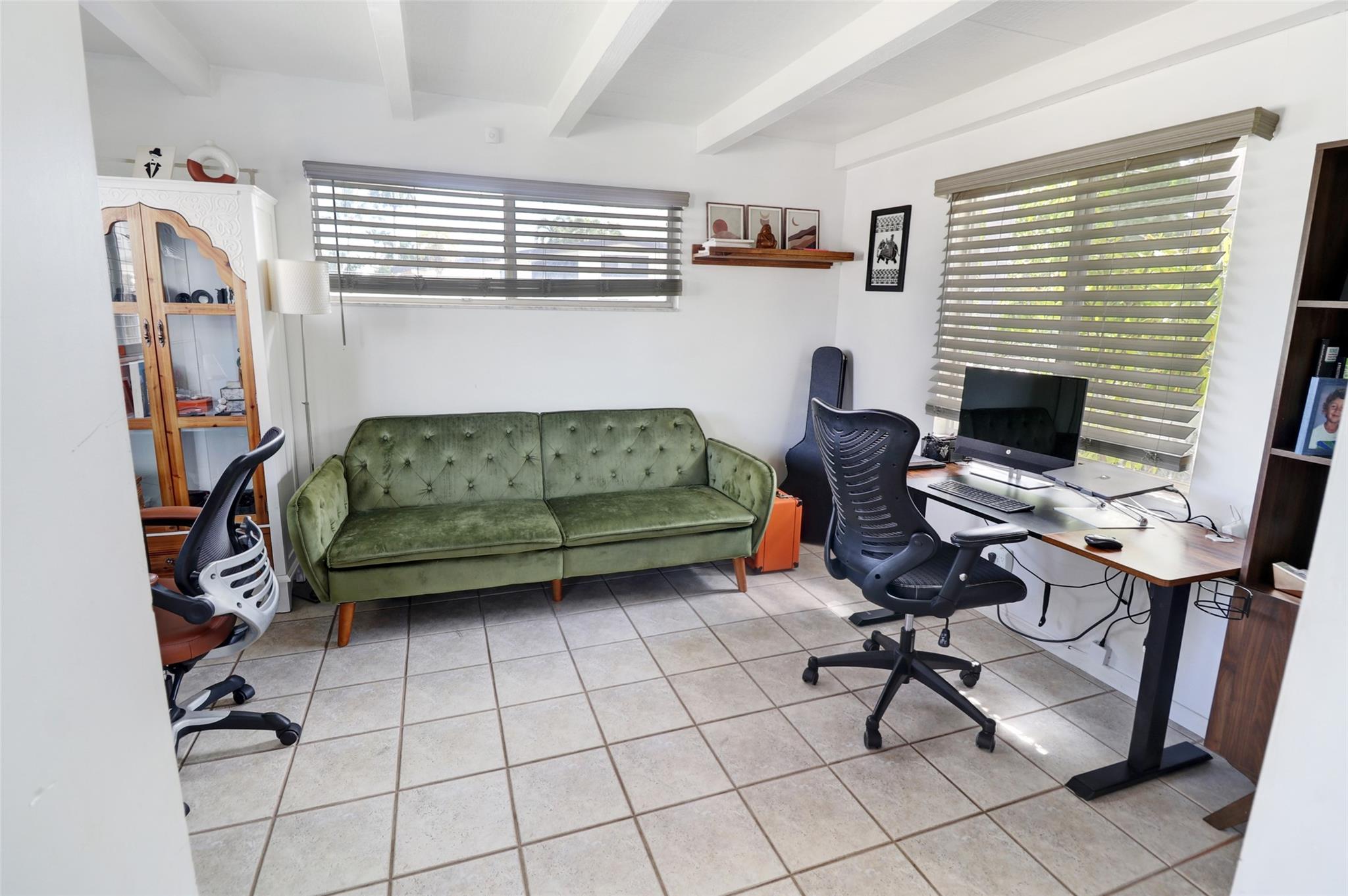 Lauderdale Isles 2 35-33 - Residential