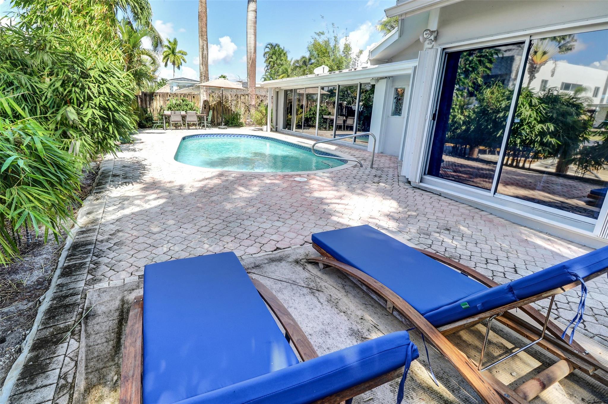 Lauderdale Isles 2 35-33 - Residential