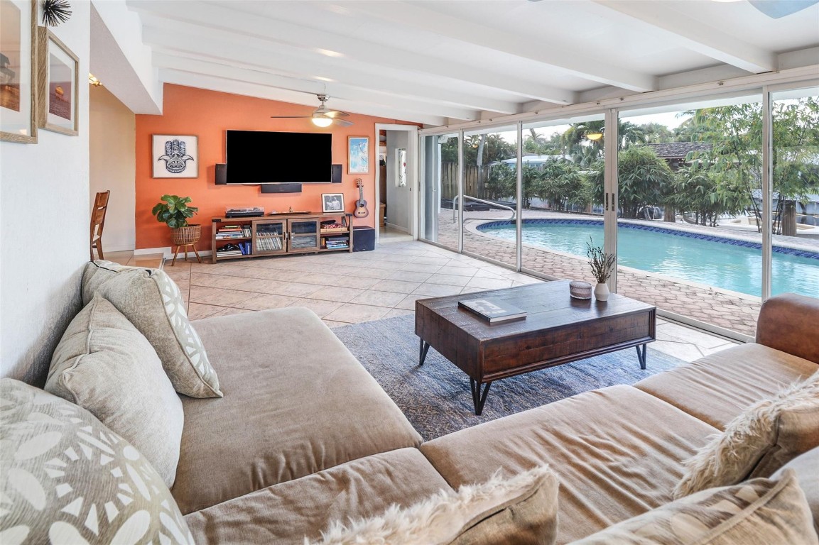 2625 E Gulfstream Lane