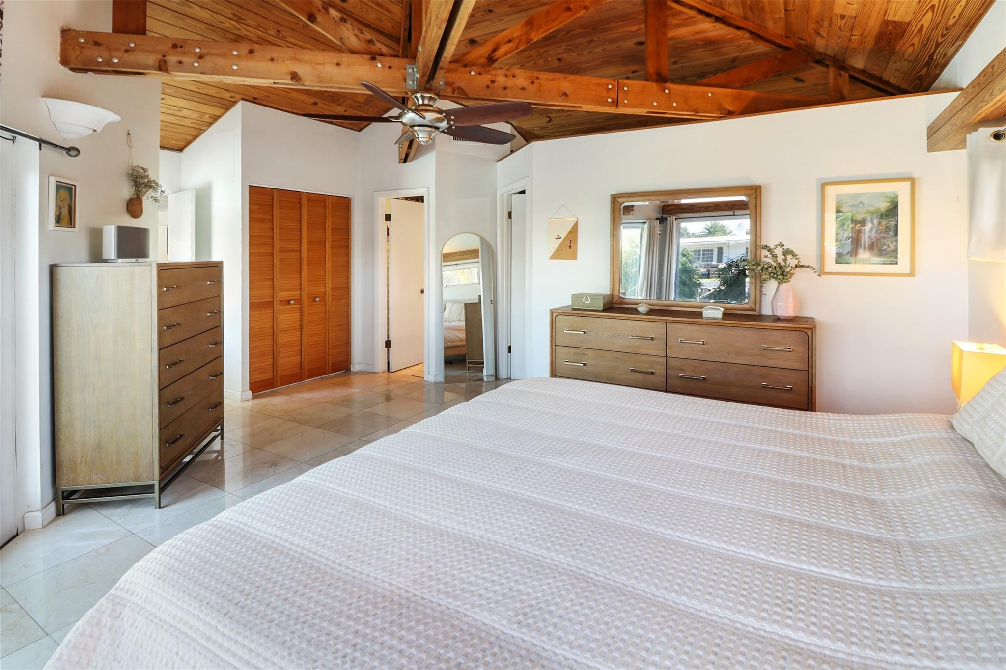 Lauderdale Isles 2 35-33 - Residential