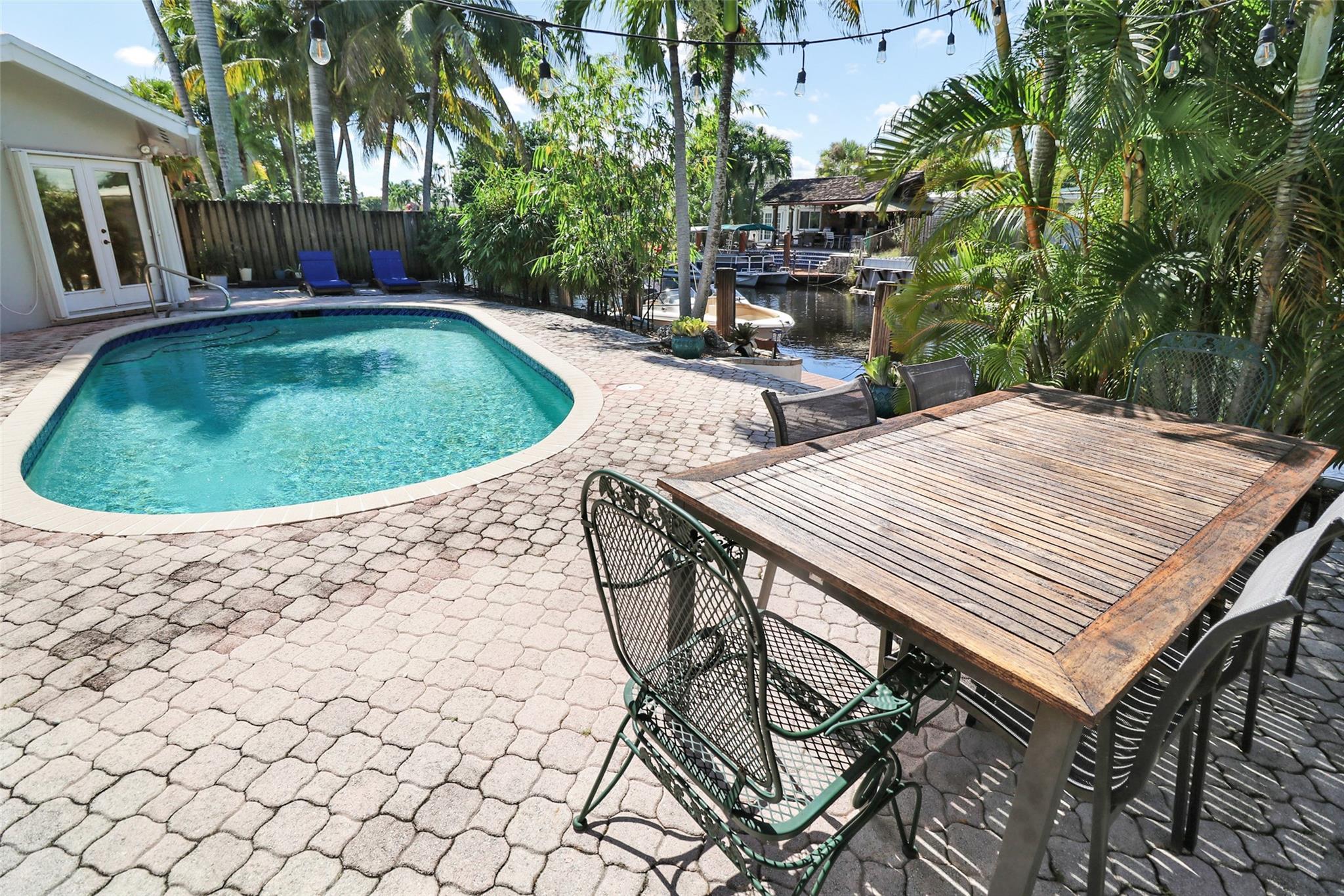 Lauderdale Isles 2 35-33 - Residential