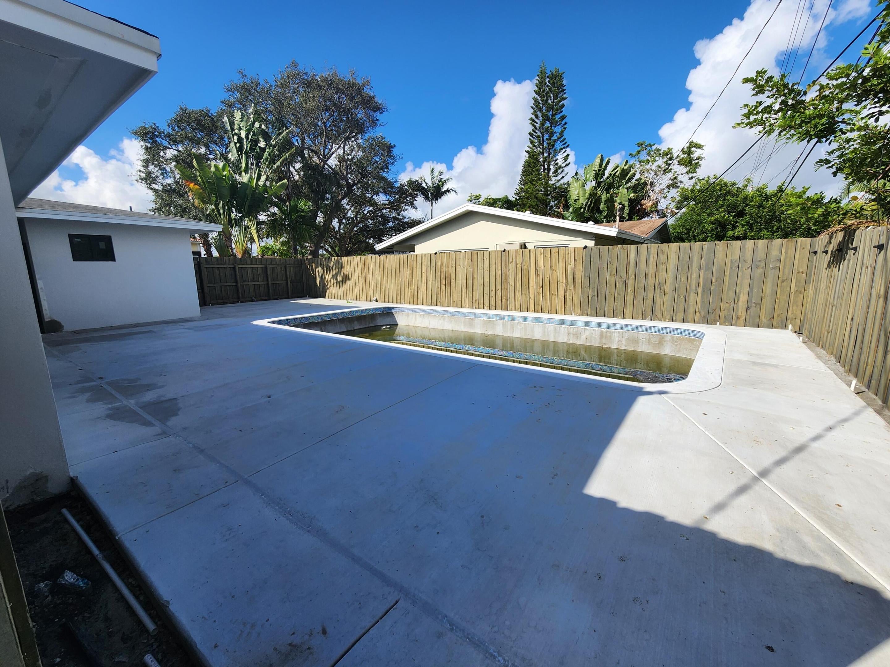 2041 NE 56th Street 1