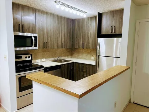 771 NE 199th St Unit 105, Miami, FL 33179 - MLS#: F10484927