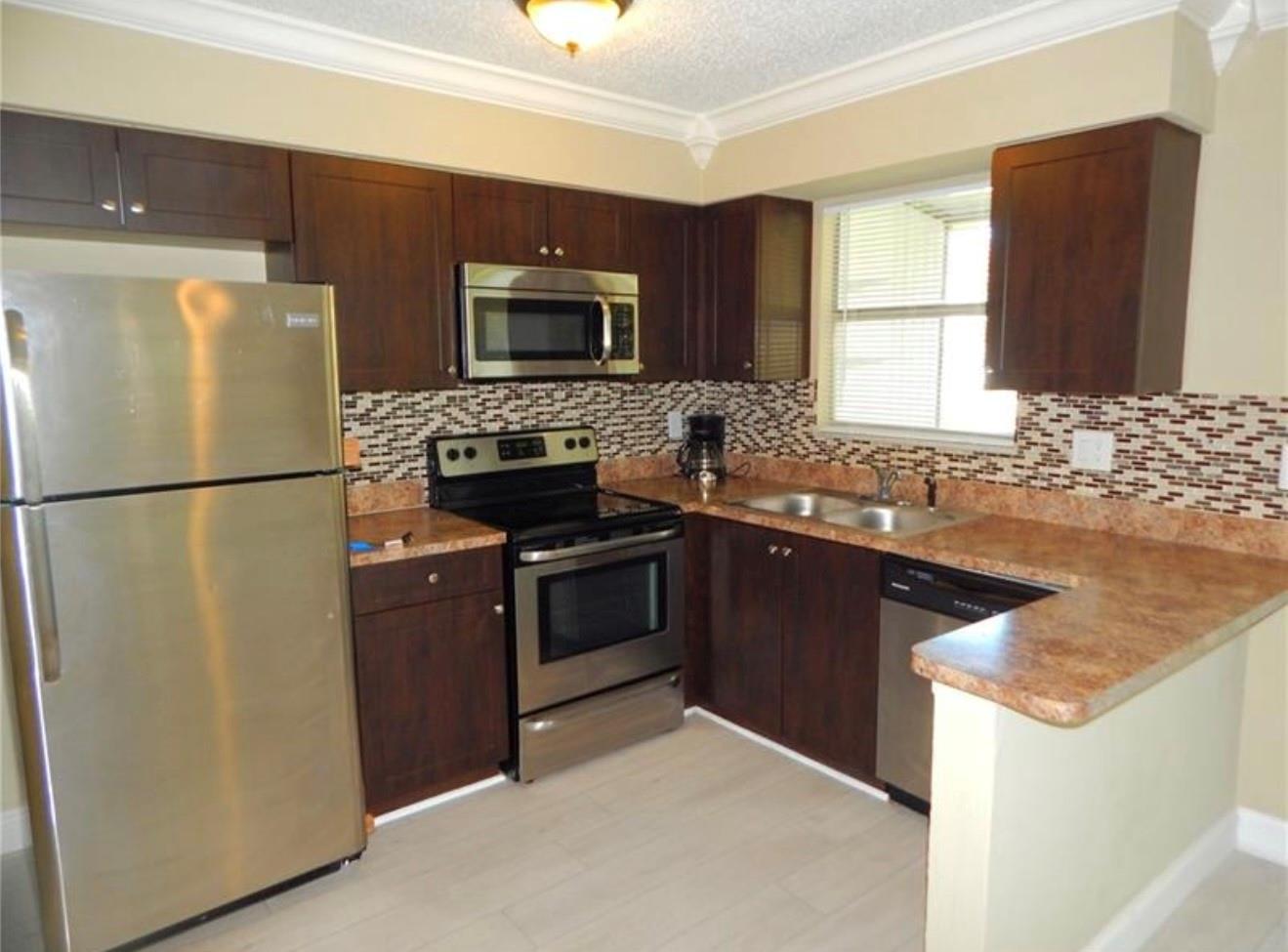 1100 SE 4th Avenue 27